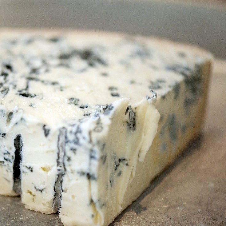 Cheesio Blue Boy - zrejúci syr s modrou plesňou 1 ks (bal. 200-240g)