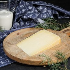 Cheesio Alpesi - kravský zrejúci syr (2-3 mesiace) 200 - 240 g