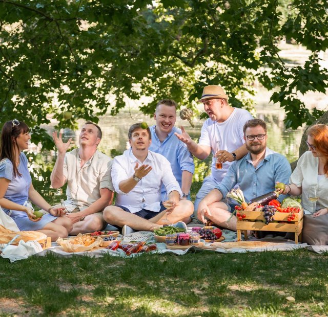 Ahojte milí naši debničkári! Pozdravujeme vás aj uprostred leta 🤗. Denne pre vás pripravujeme to najchutnejšie čo naši farmári vypestovali a tešíme sa z každej vašej objednávky. Veríme, že si letné chvíle vychutnávate naplno a ďakujeme vám za podporu výnimočných slovenských potravín 😍. 
#farmove #debnickovanie #dakujeme #leto #slovenskepotraviny