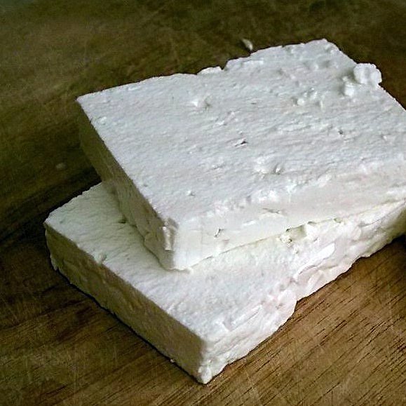 AKCIA TETA - slaný syr balkánskeho typu 1ks (cca 180 - 220 g)